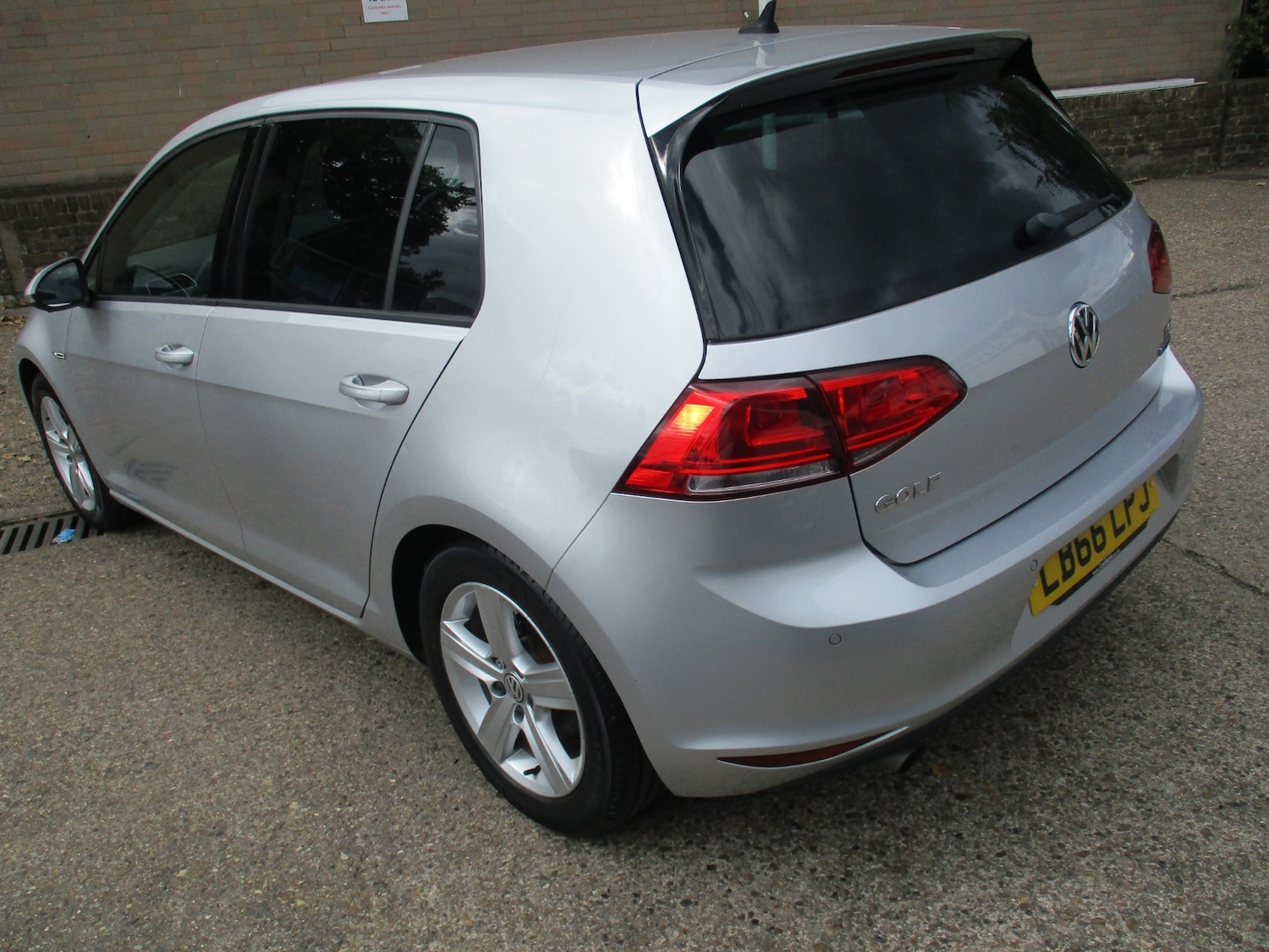 Used Volkswagen Golf 2017 for sale - 75918705: Photo 5