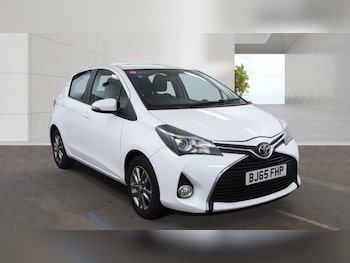 Used Toyota Yaris 2015 for sale - 79227380: Photo