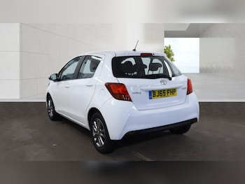 Used Toyota Yaris 2015 for sale - 79227380: Photo