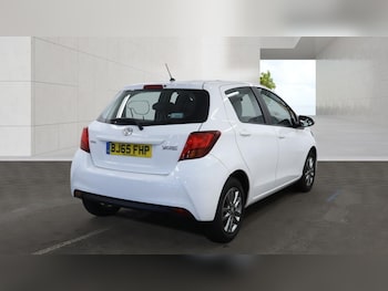 Used Toyota Yaris 2015 for sale - 79227380: Photo