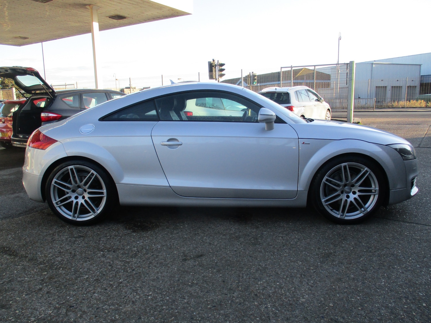 Used Audi TT 2011 for sale - 77434735: Photo 2