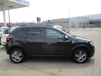 Used Dacia Sandero Stepway 2017 for sale - 79208256: Photo