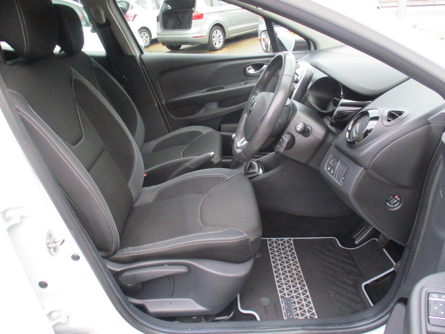 Used Renault Clio 2017 for sale - 76403098: Photo 13