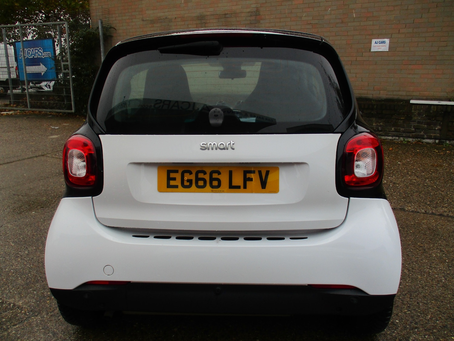 Used smart fortwo 2017 for sale - 76382691: Photo 4