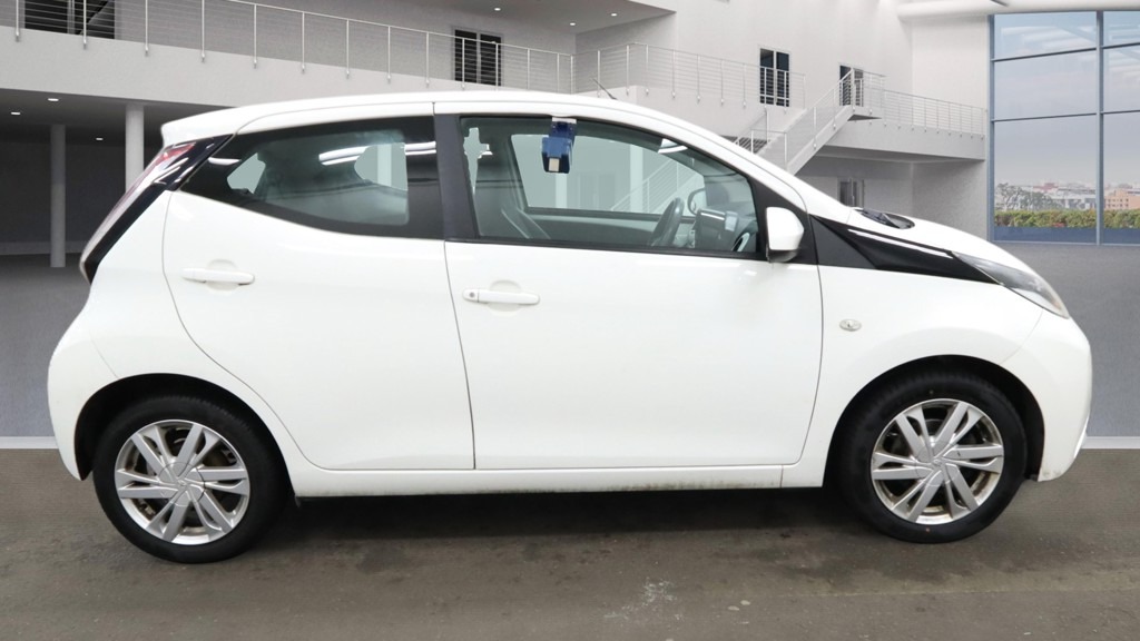Used Toyota AYGO 2015 for sale - 77945262: Photo 5
