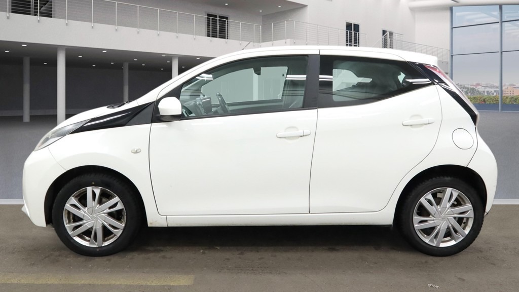 Used Toyota AYGO 2015 for sale - 77945262: Photo 6