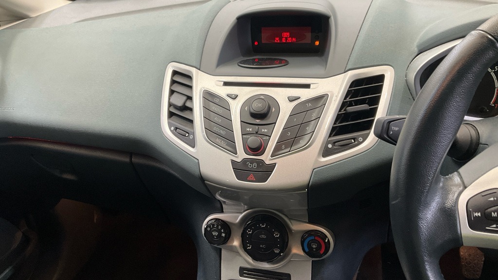 Used Ford Fiesta 2010 for sale - 77802789: Photo 11