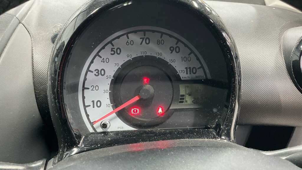 Used Toyota AYGO 2011 for sale - 76718721: Photo 10