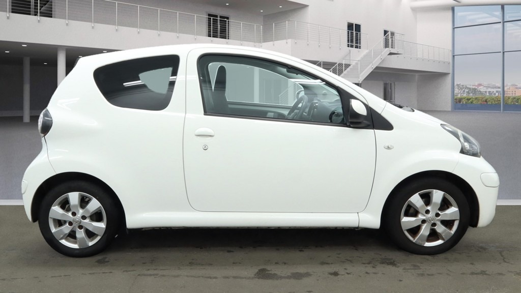 Used Toyota AYGO 2011 for sale - 76718721: Photo 5