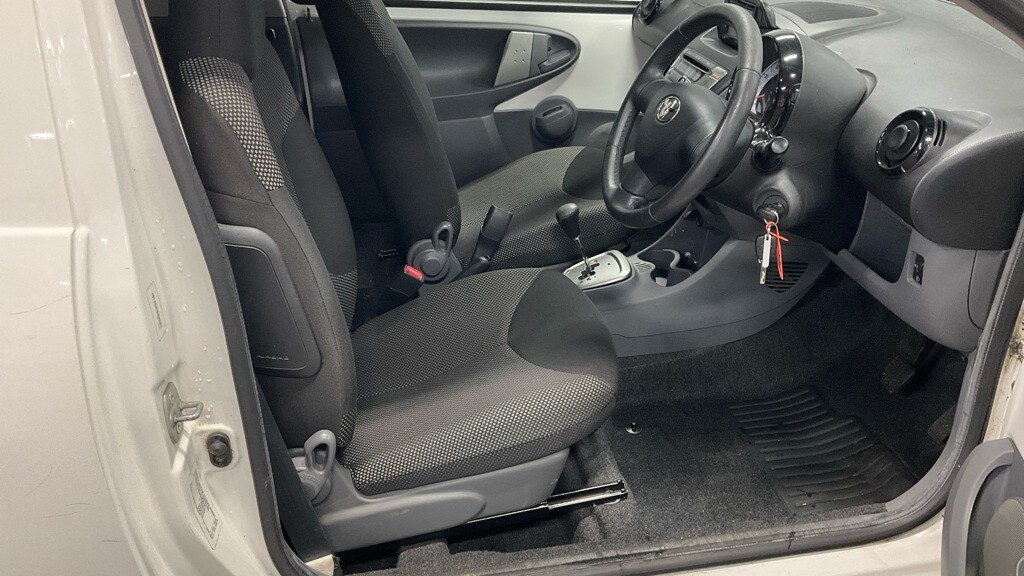 Used Toyota AYGO 2011 for sale - 76718721: Photo 9