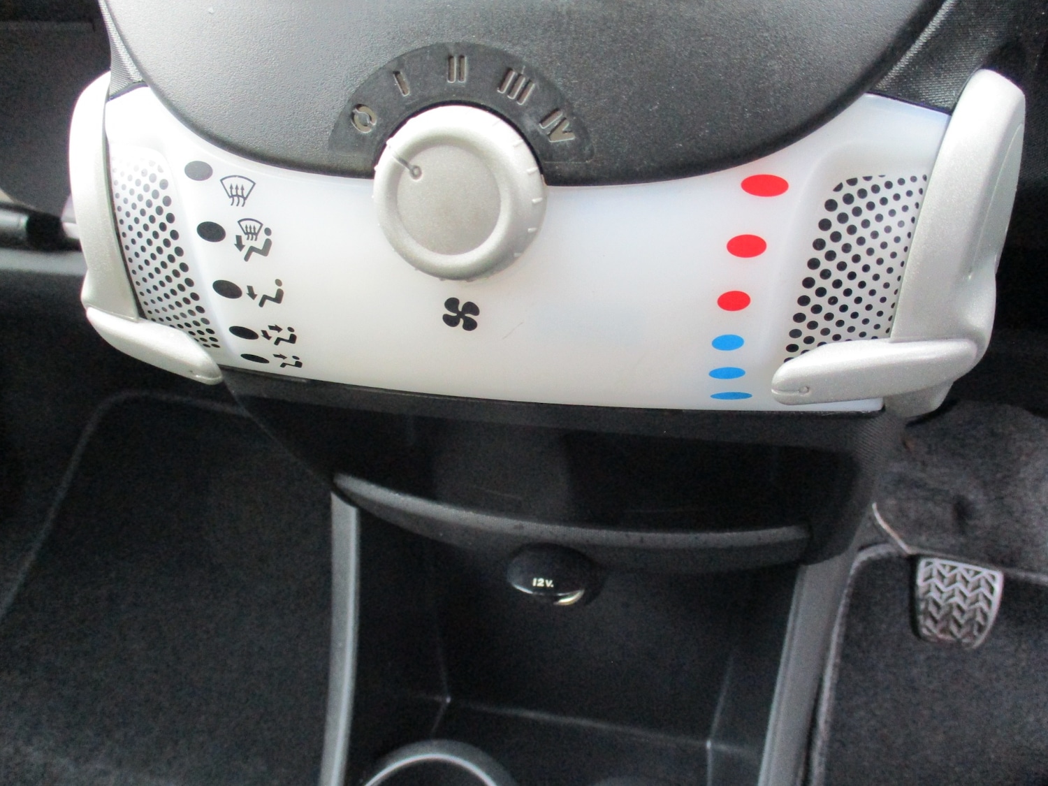 Used Toyota AYGO 2013 for sale - 76450417: Photo 15