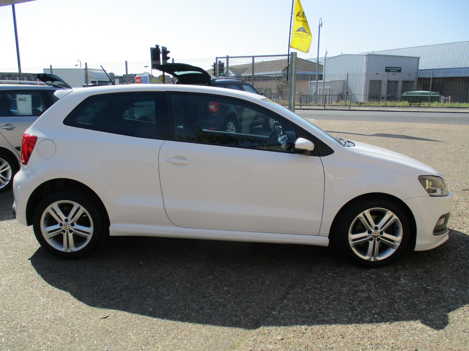 Used Volkswagen Polo 2013 for sale - 74624663: Photo 2