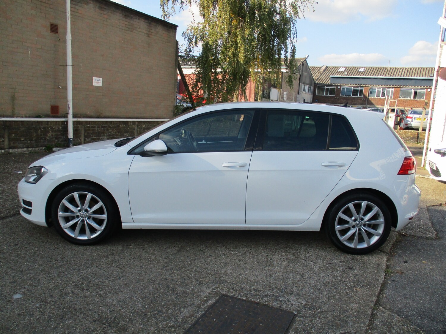 Used Volkswagen Golf 2014 for sale - 76076066: Photo 6