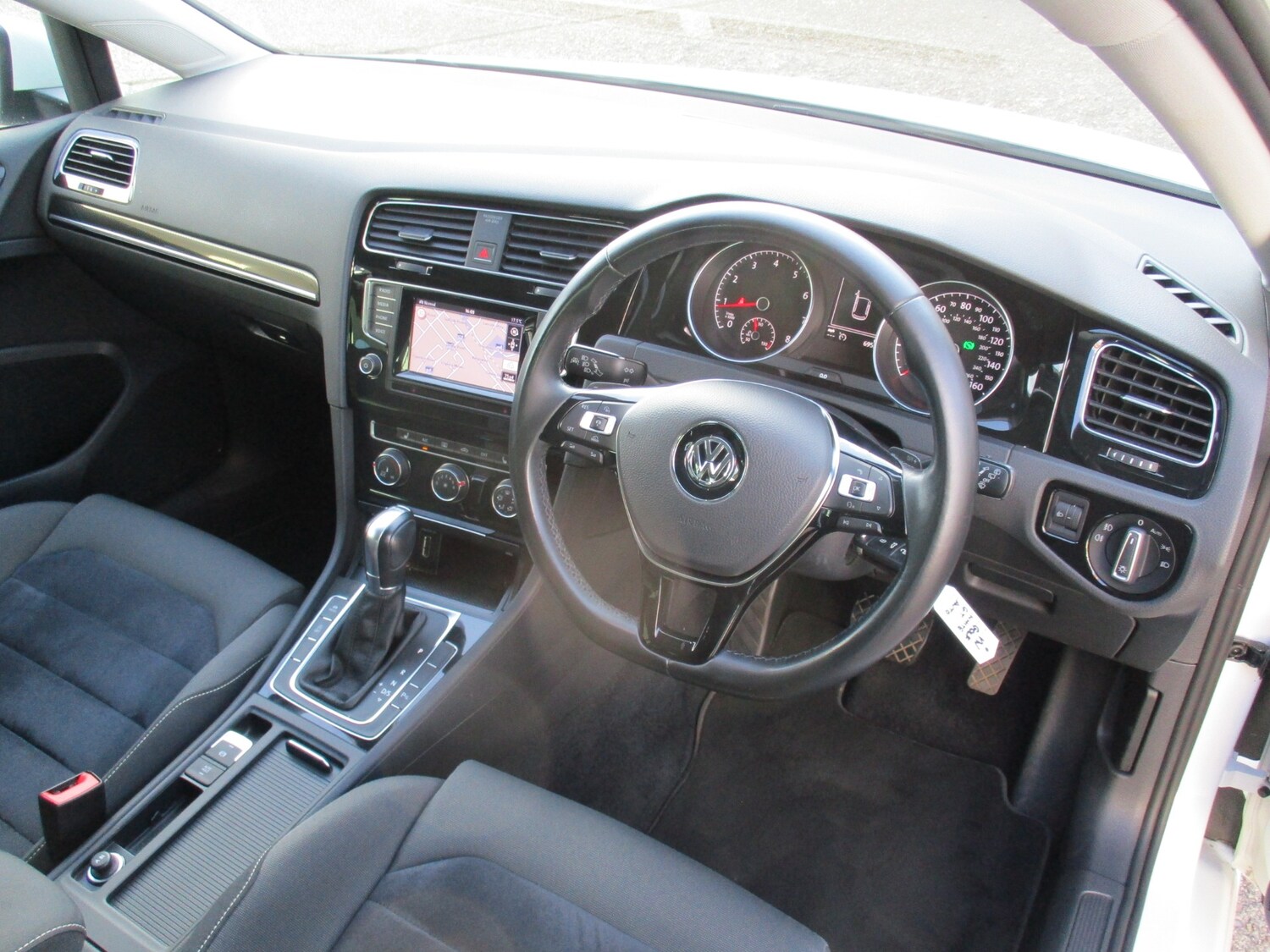 Used Volkswagen Golf 2014 for sale - 76076066: Photo 9