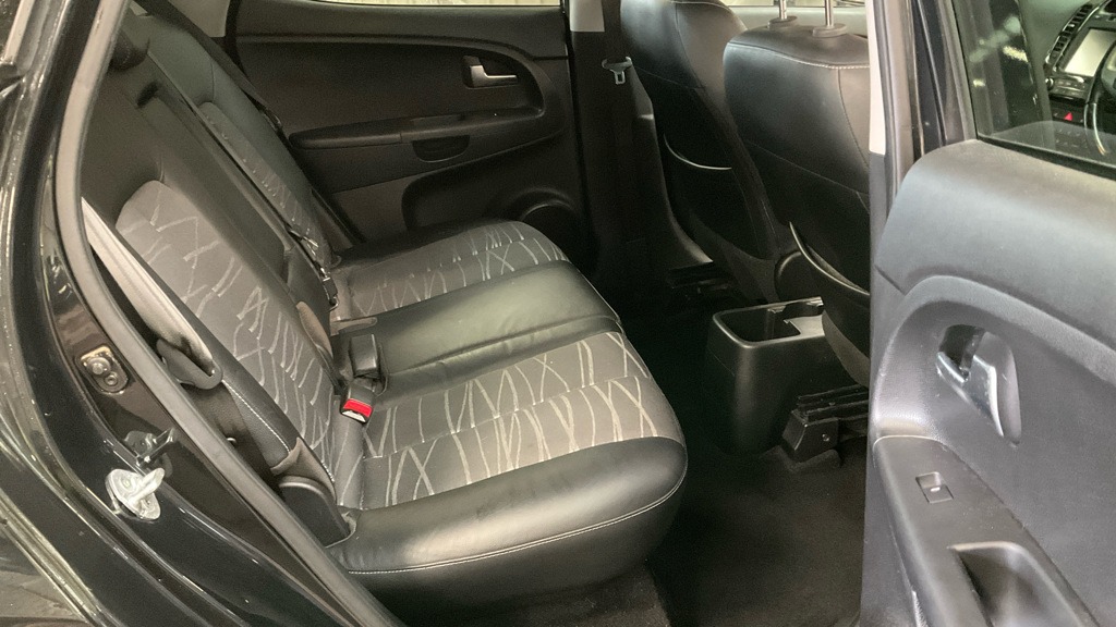 Used Kia Venga 2015 for sale - 76401514: Photo 8