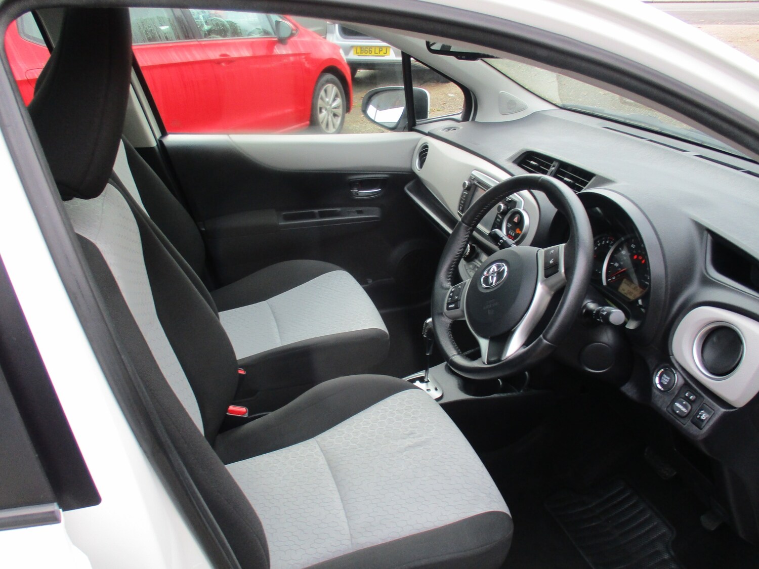 Used Toyota Yaris 2012 for sale - 76319944: Photo 11