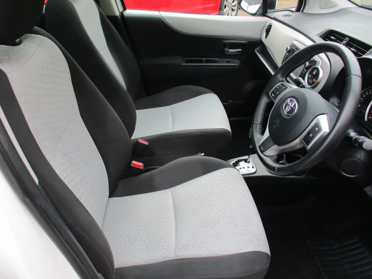 Used Toyota Yaris 2012 for sale - 76319944: Photo 19