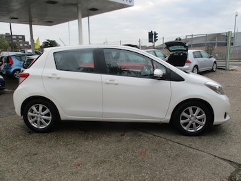 Used Toyota Yaris 2012 for sale - 76319944: Photo