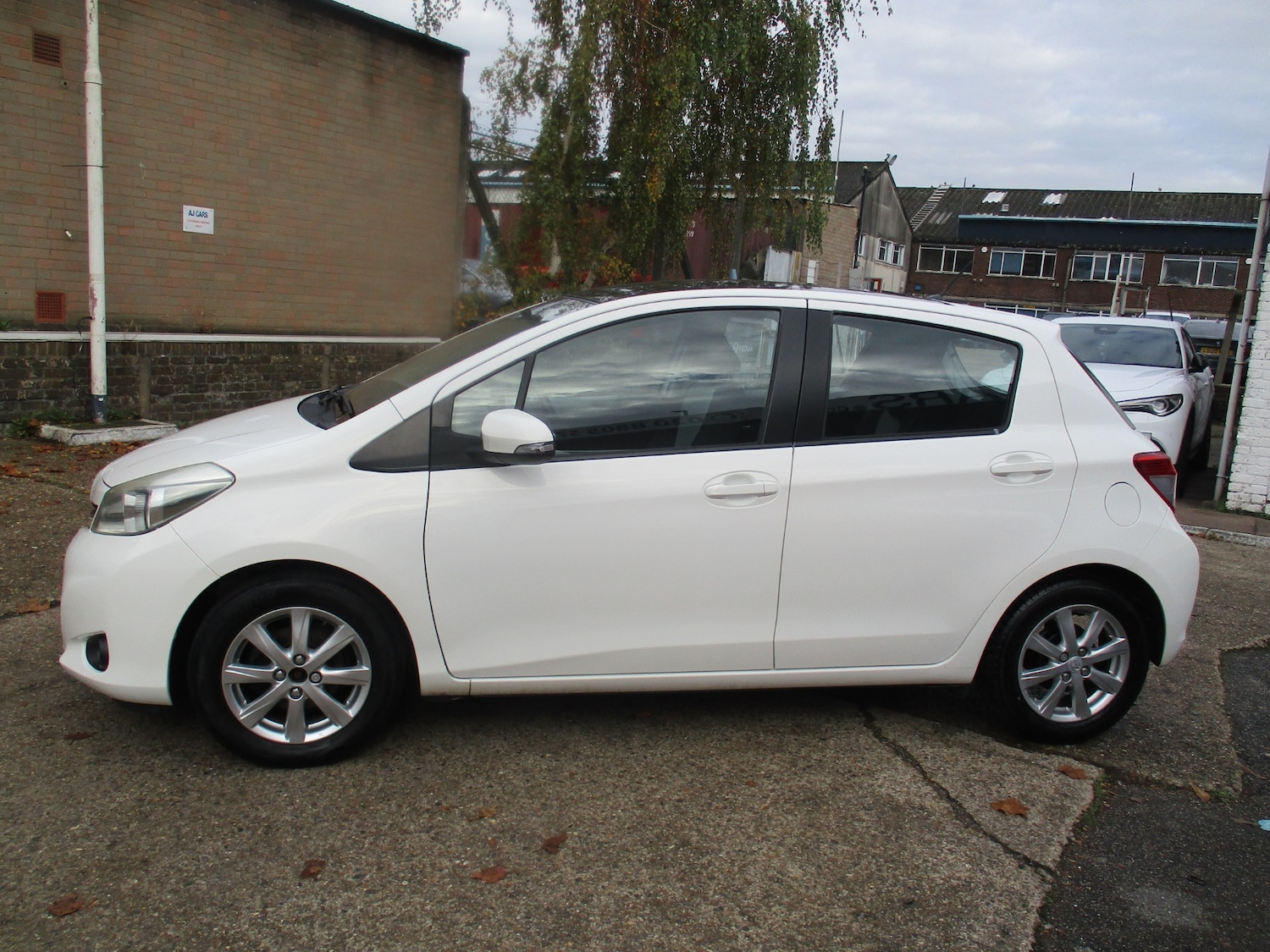Used Toyota Yaris 2012 for sale - 76319944: Photo 4