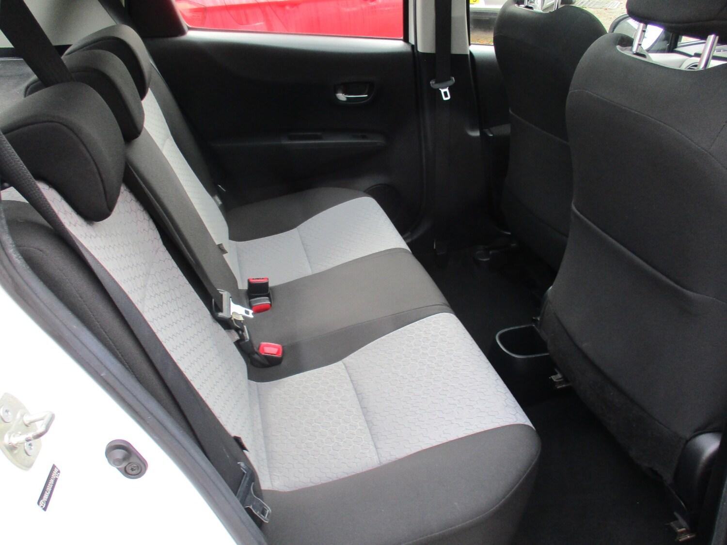 Used Toyota Yaris 2012 for sale - 76319944: Photo 9