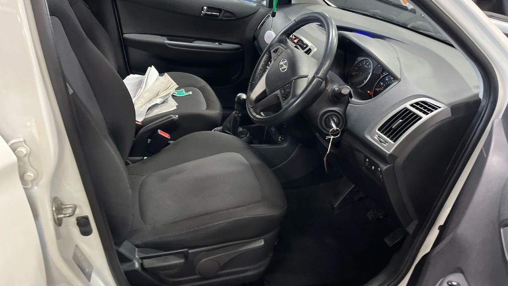 Used Hyundai i20 2013 for sale - 77928881: Photo 9