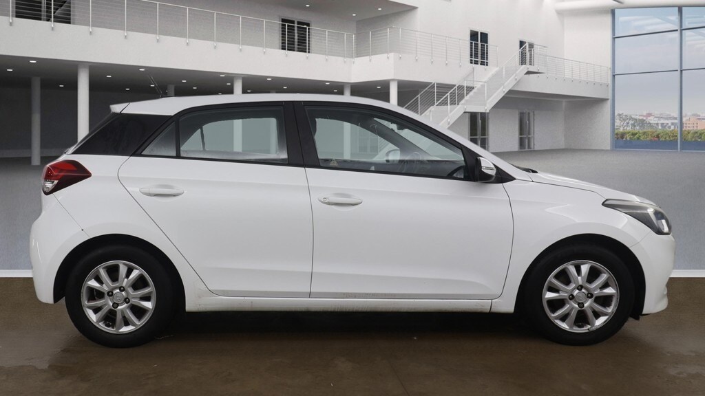 Used Hyundai i20 2017 for sale - 77270392: Photo 5