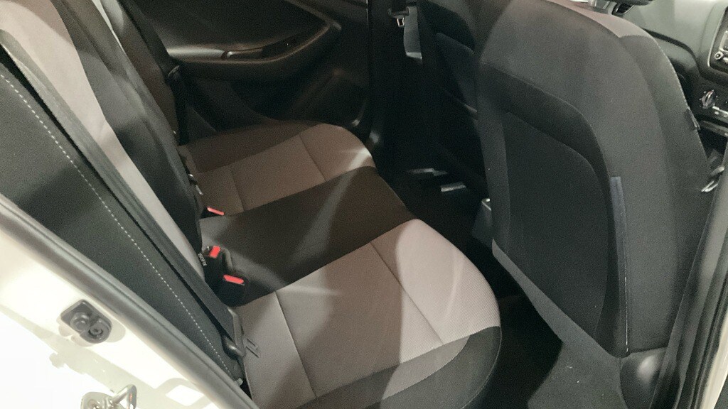 Used Hyundai i20 2017 for sale - 77270392: Photo 8