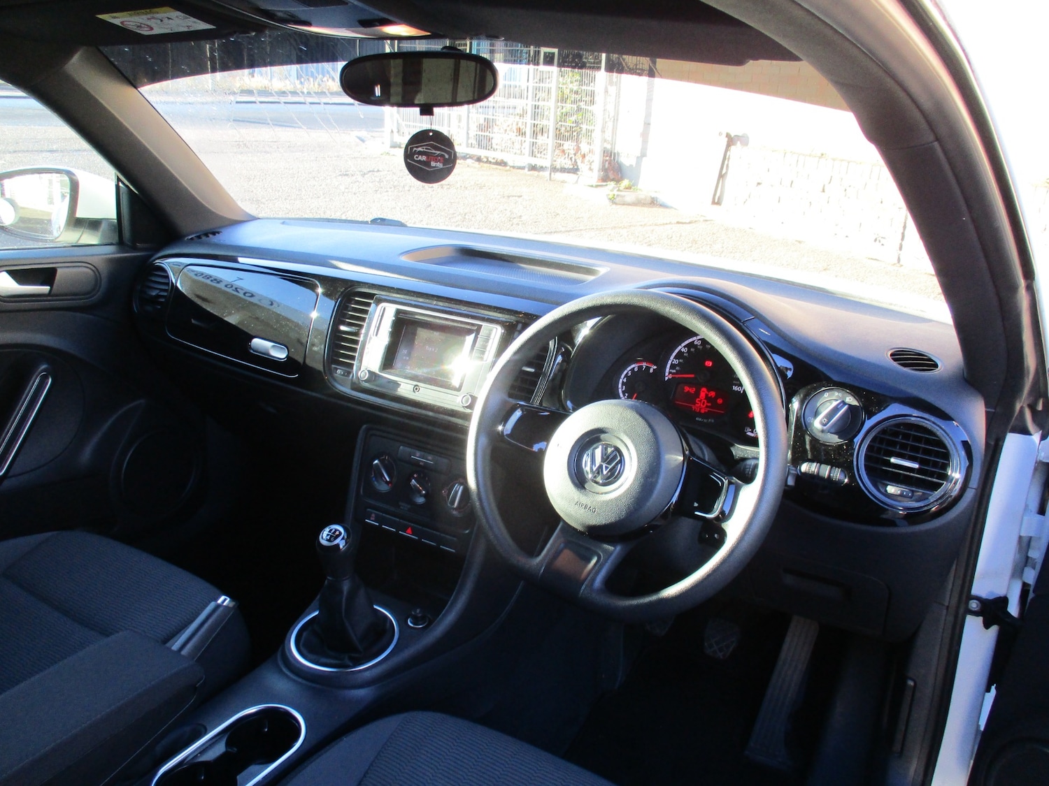 Used Volkswagen Beetle 2015 for sale - 77093795: Photo 9