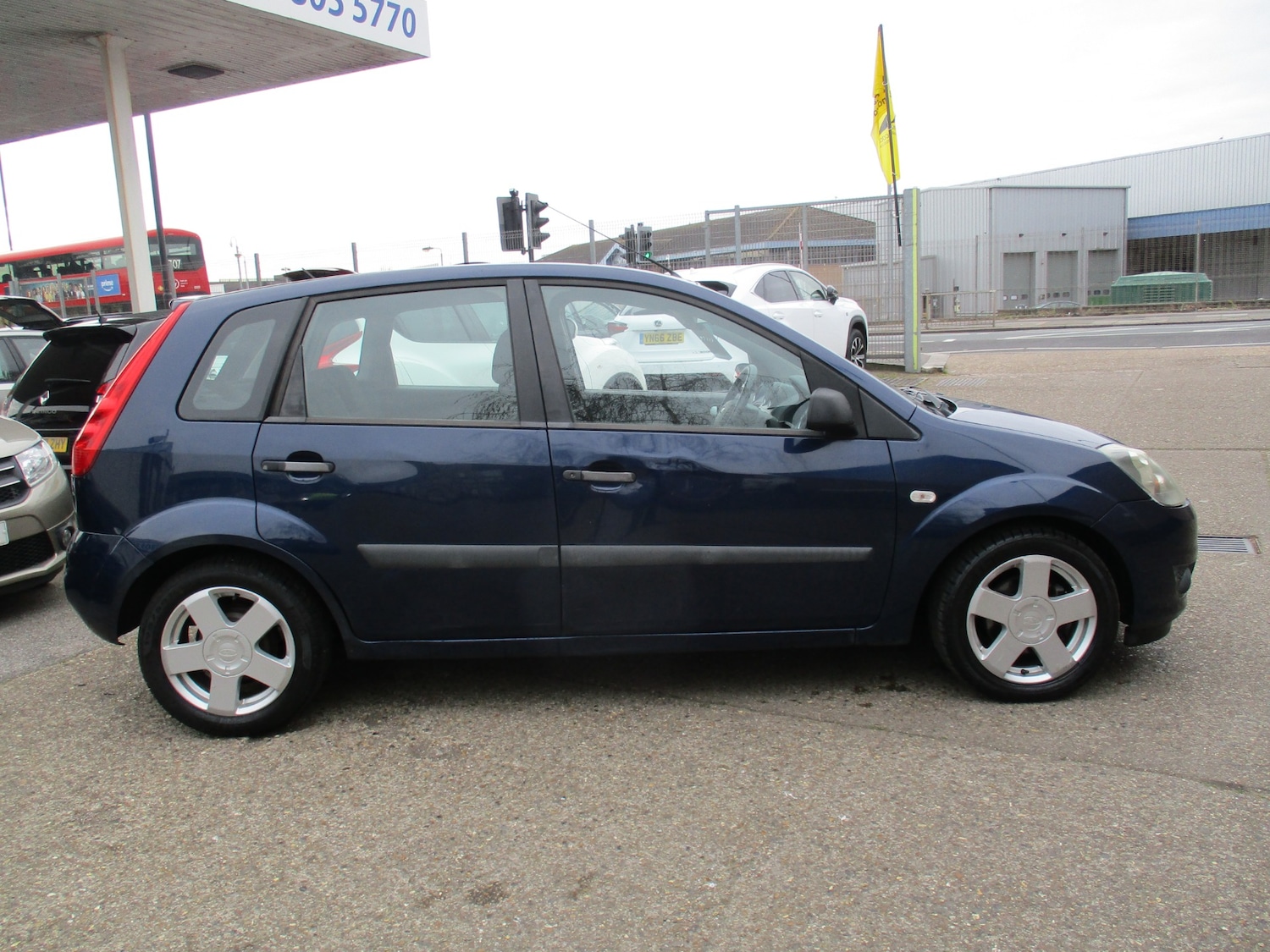 Used Ford Fiesta 2006 for sale - 78090397: Photo 2