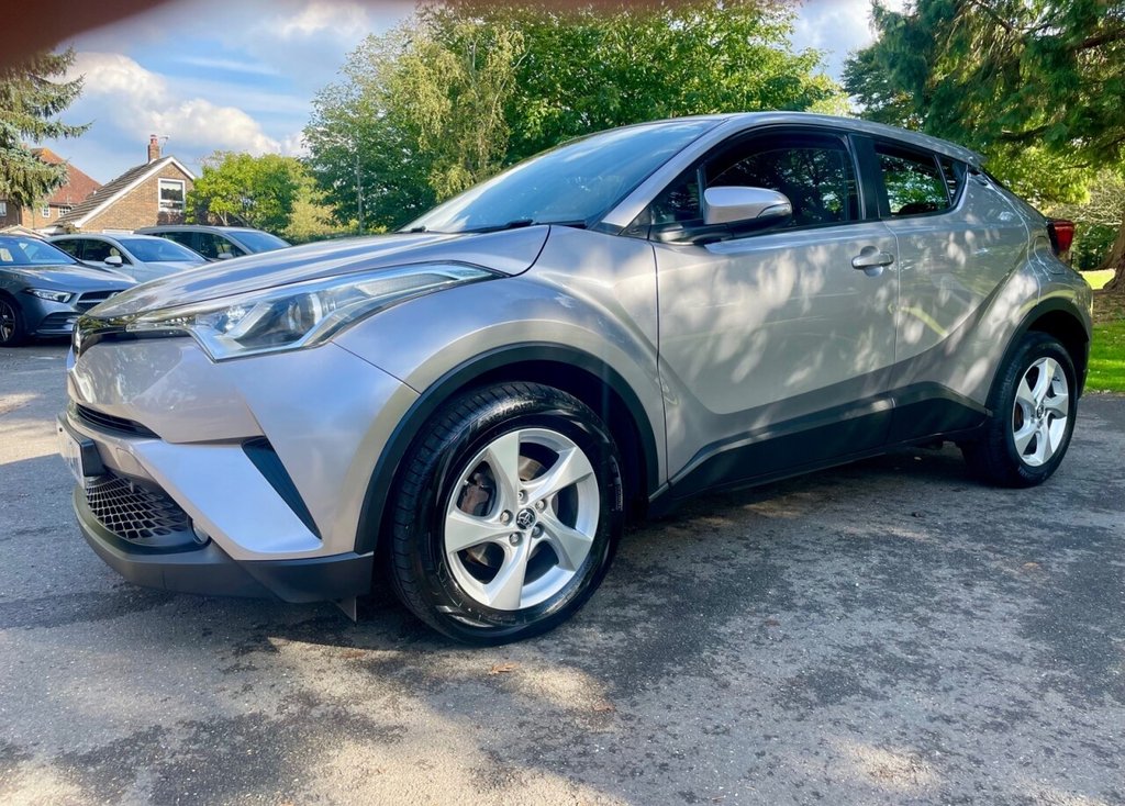 Used Toyota C-HR 2018 for sale - 76068710: Photo 3