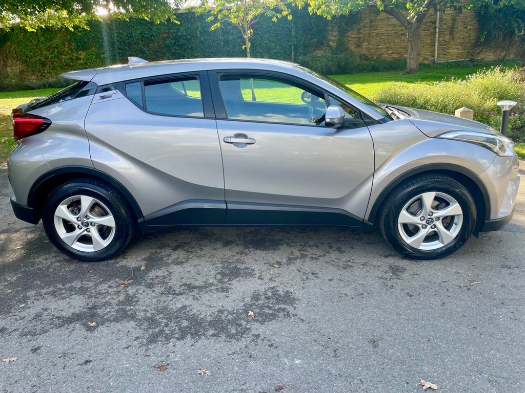 Used Toyota C-HR 2018 for sale - 76068710: Photo 4