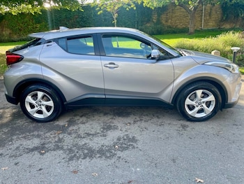 Used Toyota C-HR 2018 for sale - 76068710: Photo