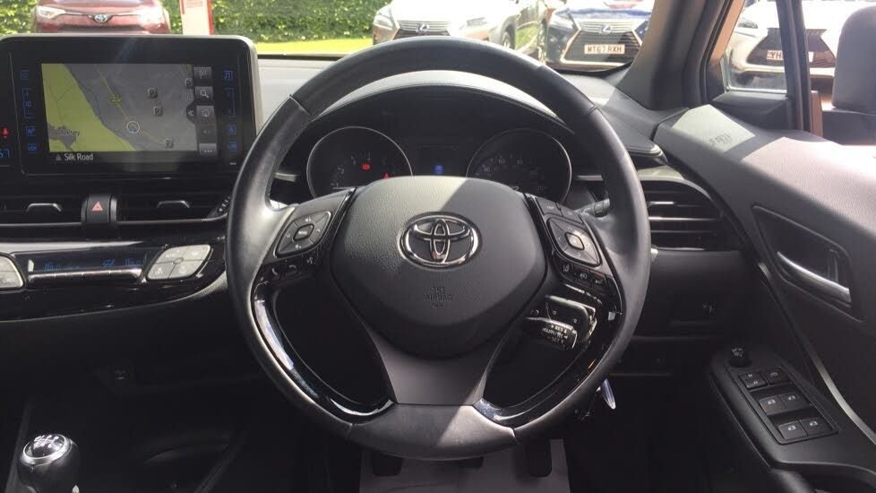 Used Toyota C-HR 2018 for sale - 76068710: Photo 5