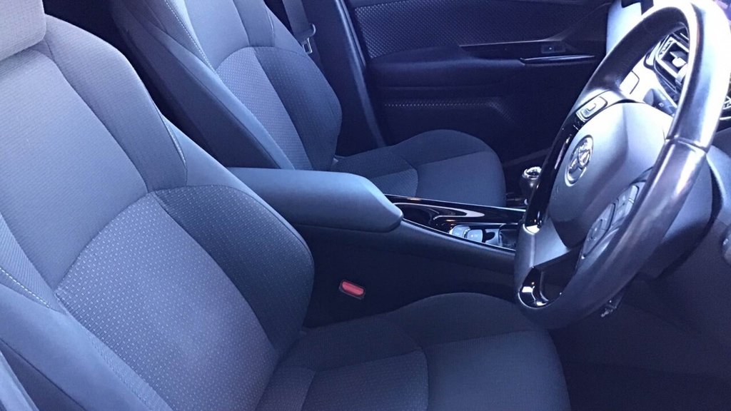 Used Toyota C-HR 2018 for sale - 78154157: Photo 8