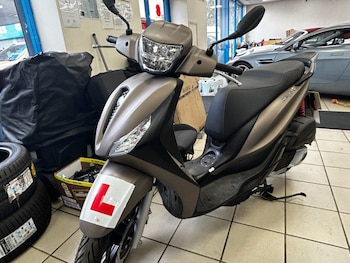 Used Piaggio MEDLEY 125 2023 for sale - bike-76018647: Photo