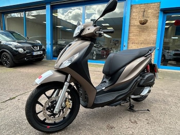Used Piaggio MEDLEY 125 2023 for sale - bike-76018647: Photo