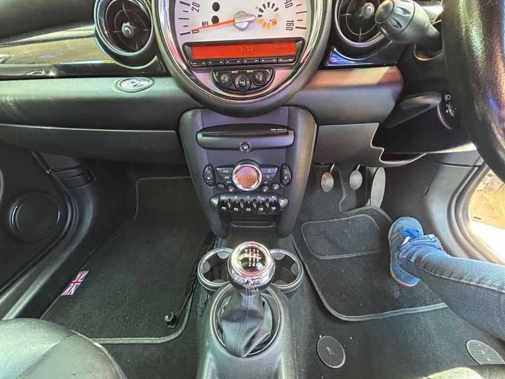 Used MINI Convertible 2011 for sale - 75950725: Photo 15