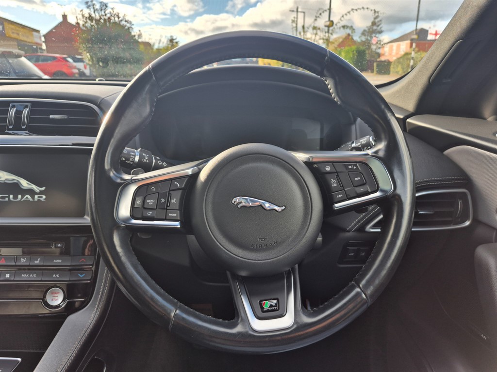 Used Jaguar F-Pace 2016 for sale - 76366685: Photo 11