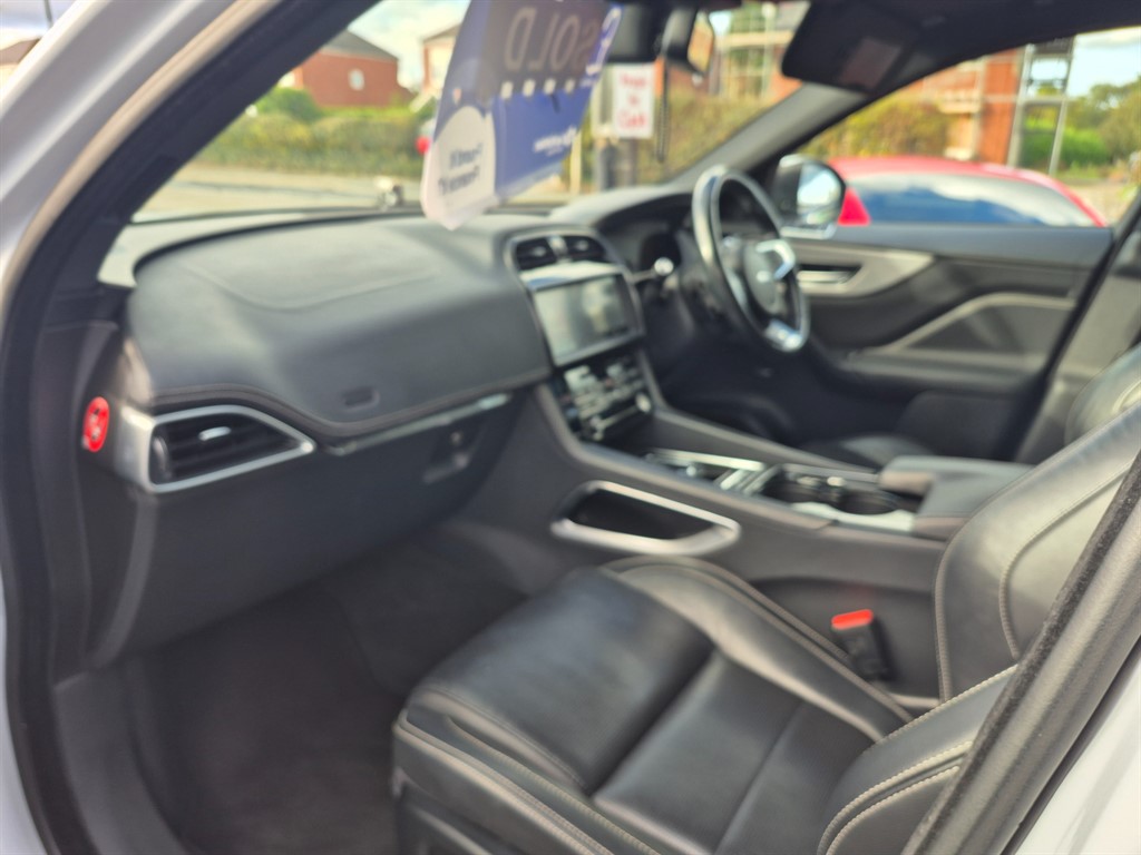Used Jaguar F-Pace 2016 for sale - 76366685: Photo 18