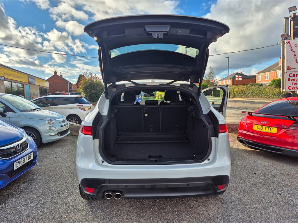 Used Jaguar F-Pace 2016 for sale - 76366685: Photo 7