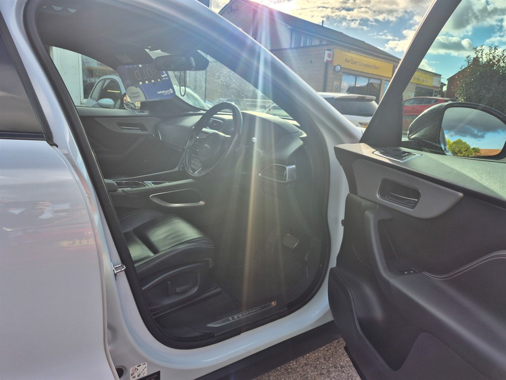 Used Jaguar F-Pace 2016 for sale - 76366685: Photo 9