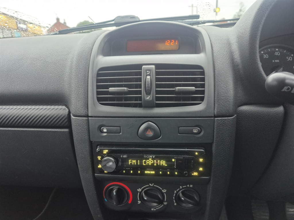 Used Renault Clio 2008 for sale - 76948708: Photo 10