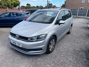 Used Volkswagen Touran 2017 for sale - 76172524: Photo