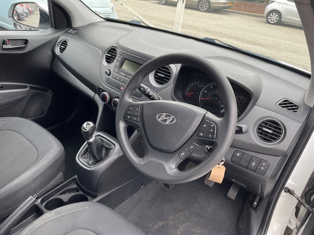 Used Hyundai i10 2017 for sale - 78180103: Photo 9