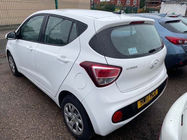 Used Hyundai i10 2017 for sale - 76037893: Photo 3