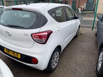 Used Hyundai i10 2017 for sale - 76037893: Photo 4