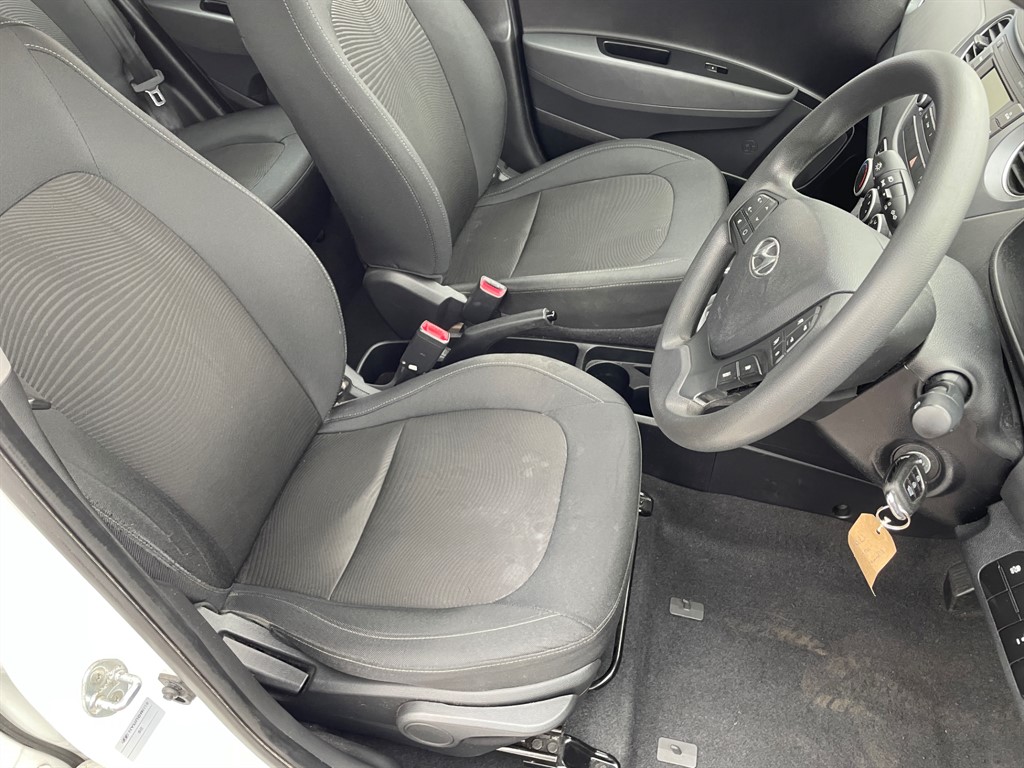 Used Hyundai i10 2017 for sale - 76037893: Photo 8