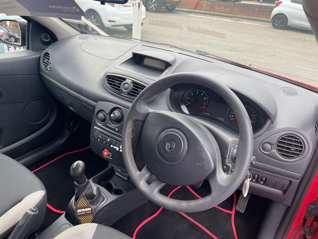 Used Renault Clio 2009 for sale - 76428409: Photo 9