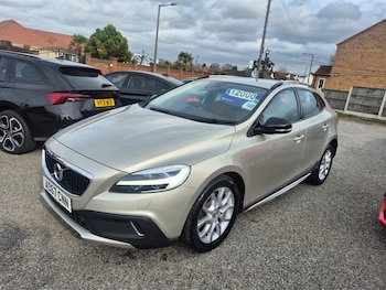 Used Volvo V40 2017 for sale - 77848364: Photo