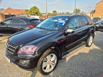 Used Mercedes-Benz M Class 2010 for sale - 77951000: Photo